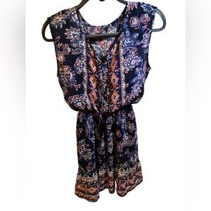 HOLLISTER Printed Dress with Light Ruffles at Bottom & Ties w/ Button Size Small